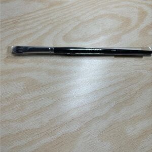 Morphe E10 makeup brush